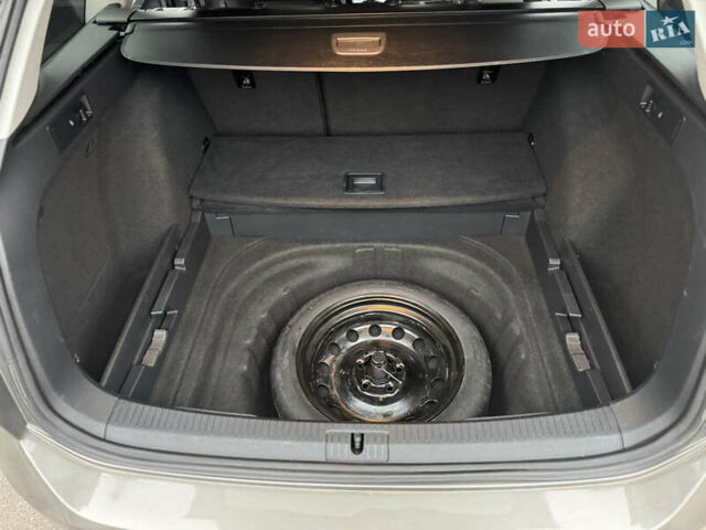 Серый Фольксваген Гольф, объемом двигателя 1.6 л и пробегом 247 тыс. км за 10800 $, фото 35 на Automoto.ua