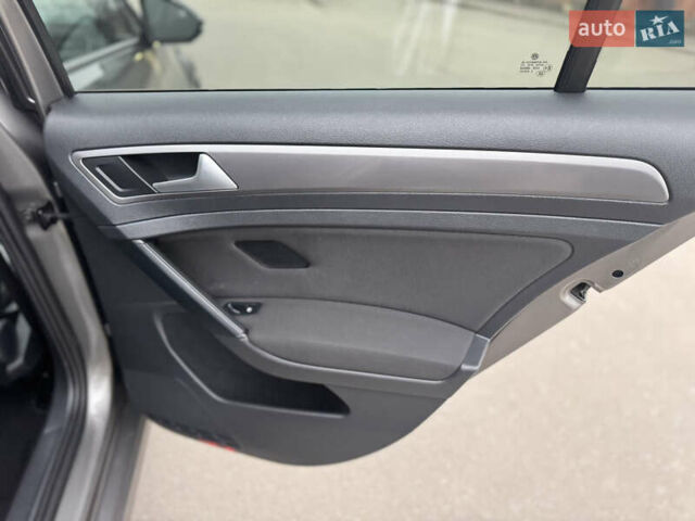 Серый Фольксваген Гольф, объемом двигателя 1.6 л и пробегом 247 тыс. км за 10800 $, фото 31 на Automoto.ua