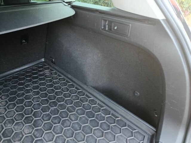 Серый Фольксваген Гольф, объемом двигателя 1.6 л и пробегом 257 тыс. км за 11600 $, фото 6 на Automoto.ua