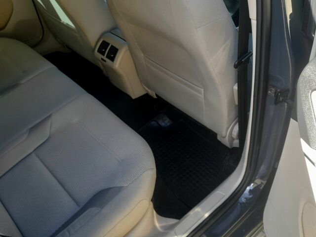 Серый Фольксваген Гольф, объемом двигателя 1.6 л и пробегом 250 тыс. км за 11000 $, фото 14 на Automoto.ua