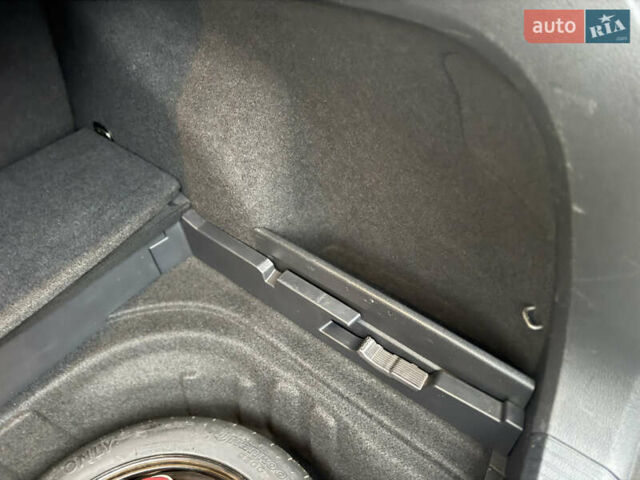 Серый Фольксваген Гольф, объемом двигателя 1.6 л и пробегом 247 тыс. км за 10800 $, фото 37 на Automoto.ua
