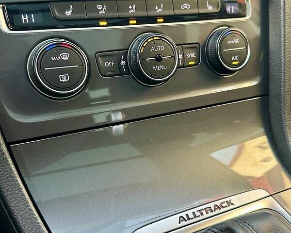 Серый Фольксваген Гольф, объемом двигателя 1.8 л и пробегом 137 тыс. км за 13999 $, фото 56 на Automoto.ua