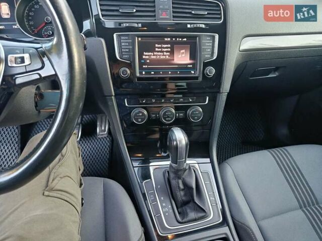 Серый Фольксваген Гольф, объемом двигателя 1.6 л и пробегом 331 тыс. км за 10900 $, фото 7 на Automoto.ua