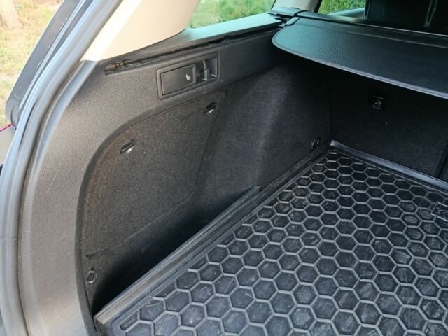 Серый Фольксваген Гольф, объемом двигателя 1.6 л и пробегом 257 тыс. км за 11600 $, фото 9 на Automoto.ua