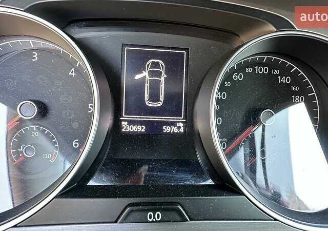 Серый Фольксваген Гольф, объемом двигателя 1.6 л и пробегом 230 тыс. км за 12900 $, фото 2 на Automoto.ua