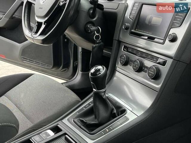 Серый Фольксваген Гольф, объемом двигателя 1.6 л и пробегом 235 тыс. км за 9800 $, фото 32 на Automoto.ua