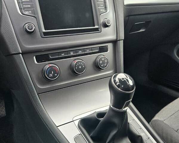 Сірий Фольксваген Гольф, об'ємом двигуна 1.6 л та пробігом 205 тис. км за 10499 $, фото 22 на Automoto.ua