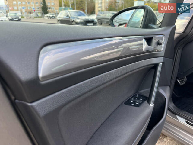 Серый Фольксваген Гольф, объемом двигателя 1.6 л и пробегом 251 тыс. км за 13500 $, фото 18 на Automoto.ua