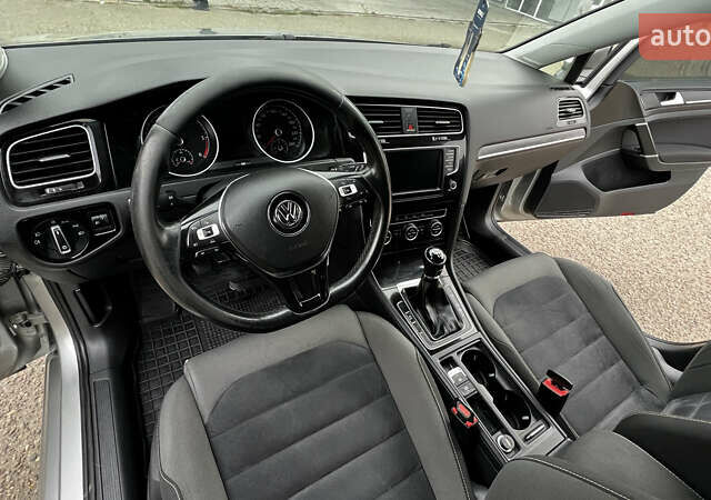 Серый Фольксваген Гольф, объемом двигателя 1.97 л и пробегом 300 тыс. км за 10700 $, фото 63 на Automoto.ua