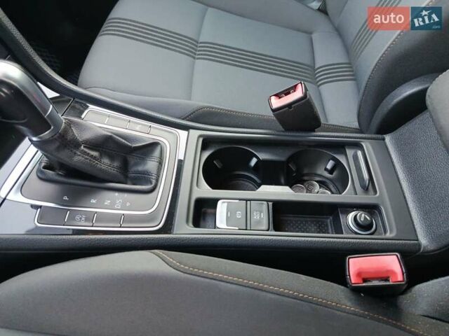 Серый Фольксваген Гольф, объемом двигателя 1.6 л и пробегом 331 тыс. км за 10900 $, фото 4 на Automoto.ua