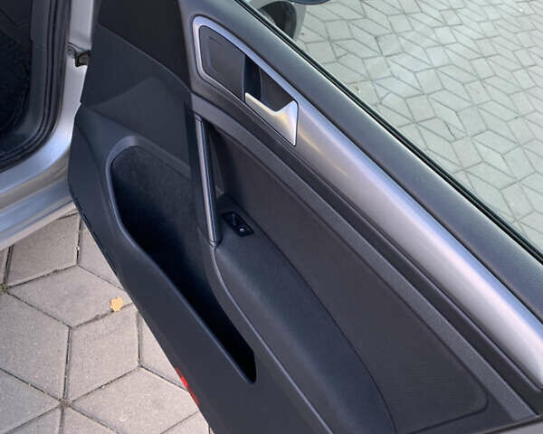 Серый Фольксваген Гольф, объемом двигателя 1.6 л и пробегом 298 тыс. км за 9900 $, фото 21 на Automoto.ua