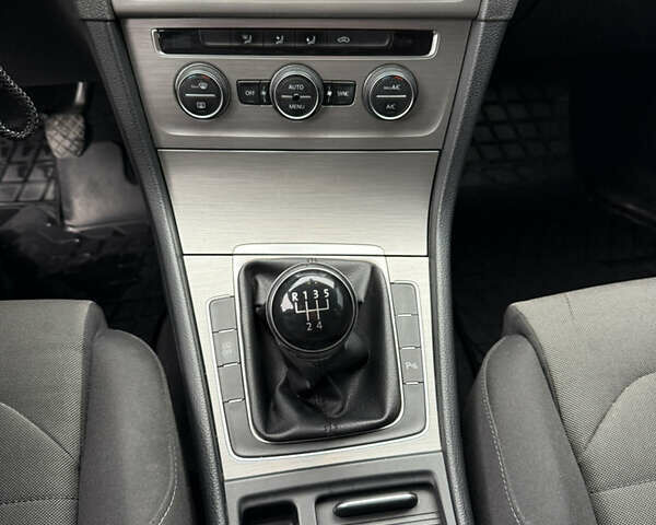 Серый Фольксваген Гольф, объемом двигателя 1.6 л и пробегом 217 тыс. км за 11500 $, фото 8 на Automoto.ua