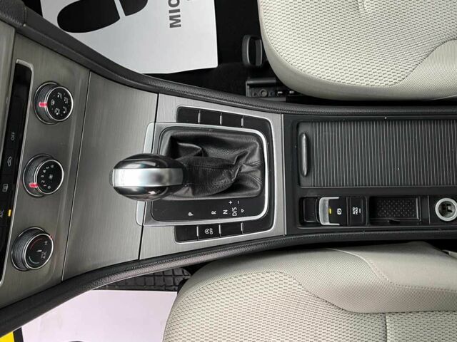 Сірий Фольксваген Гольф, об'ємом двигуна 1.6 л та пробігом 282 тис. км за 10500 $, фото 13 на Automoto.ua