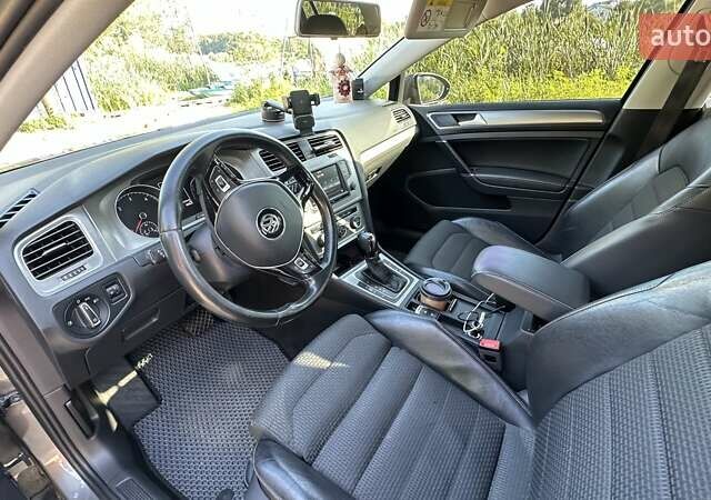 Серый Фольксваген Гольф, объемом двигателя 1.6 л и пробегом 230 тыс. км за 12900 $, фото 1 на Automoto.ua