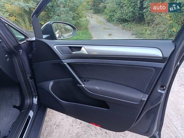 Серый Фольксваген Гольф, объемом двигателя 1.6 л и пробегом 331 тыс. км за 10900 $, фото 8 на Automoto.ua