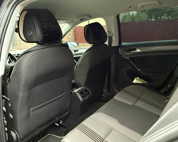 Серый Фольксваген Гольф, объемом двигателя 1.6 л и пробегом 250 тыс. км за 12300 $, фото 5 на Automoto.ua