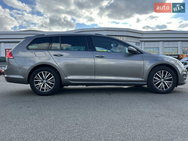 Серый Фольксваген Гольф, объемом двигателя 1.6 л и пробегом 251 тыс. км за 13500 $, фото 4 на Automoto.ua