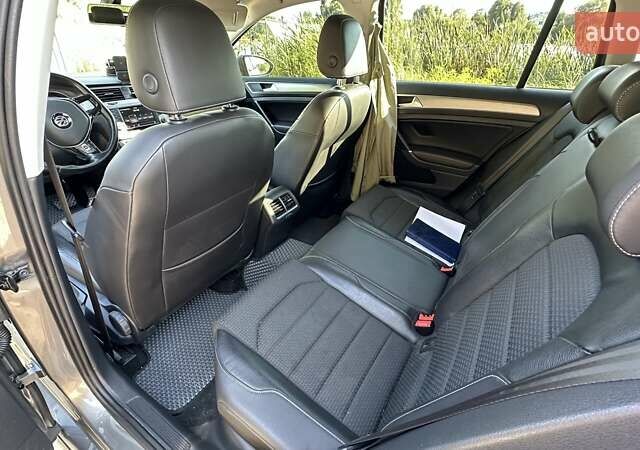 Серый Фольксваген Гольф, объемом двигателя 1.6 л и пробегом 230 тыс. км за 12900 $, фото 3 на Automoto.ua