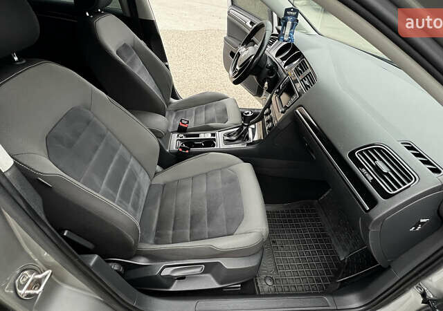 Серый Фольксваген Гольф, объемом двигателя 1.97 л и пробегом 300 тыс. км за 10700 $, фото 56 на Automoto.ua