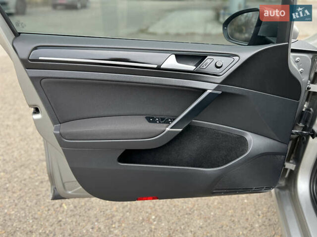 Серый Фольксваген Гольф, объемом двигателя 1.97 л и пробегом 300 тыс. км за 10700 $, фото 60 на Automoto.ua