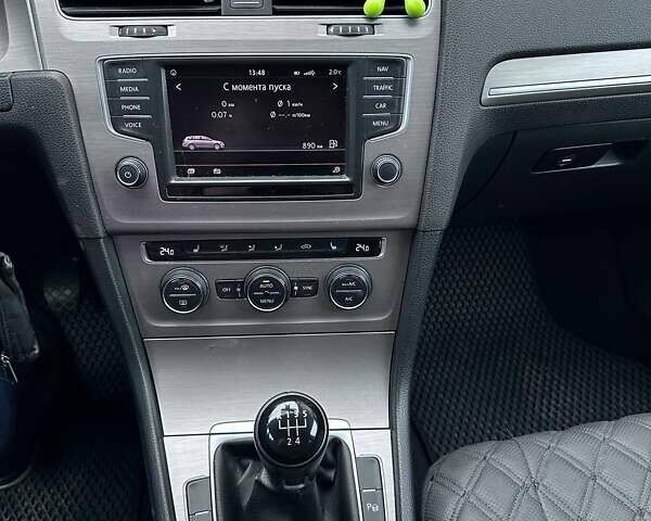 Серый Фольксваген Гольф, объемом двигателя 1.6 л и пробегом 236 тыс. км за 11999 $, фото 4 на Automoto.ua