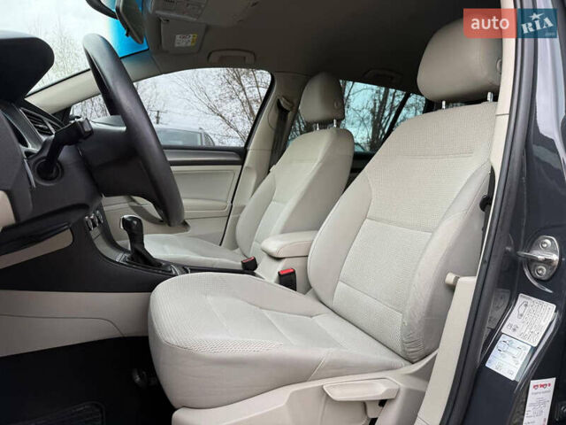 Серый Фольксваген Гольф, объемом двигателя 1.6 л и пробегом 272 тыс. км за 11200 $, фото 12 на Automoto.ua