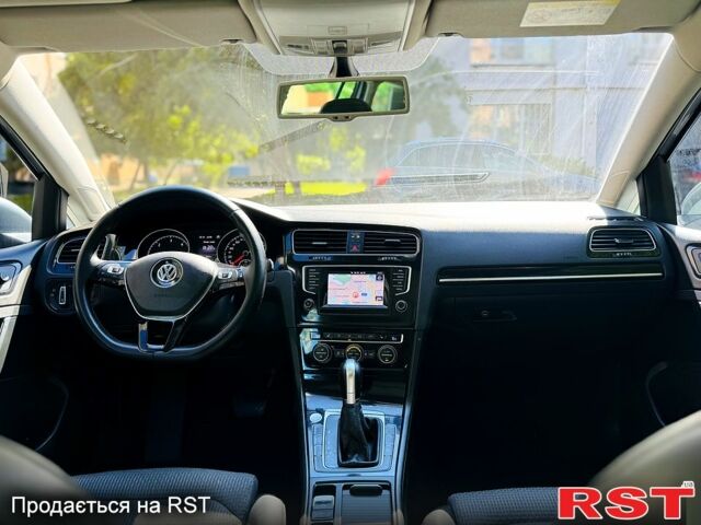 Серый Фольксваген Гольф, объемом двигателя 2 л и пробегом 92 тыс. км за 14800 $, фото 5 на Automoto.ua