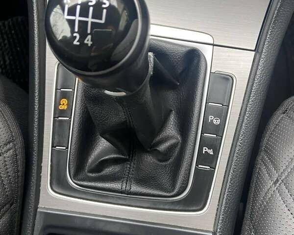 Серый Фольксваген Гольф, объемом двигателя 1.6 л и пробегом 236 тыс. км за 11999 $, фото 5 на Automoto.ua