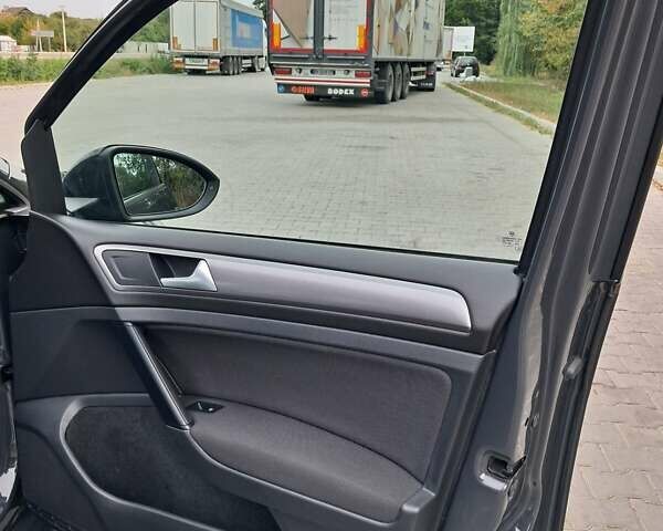Серый Фольксваген Гольф, объемом двигателя 1.6 л и пробегом 230 тыс. км за 11399 $, фото 9 на Automoto.ua