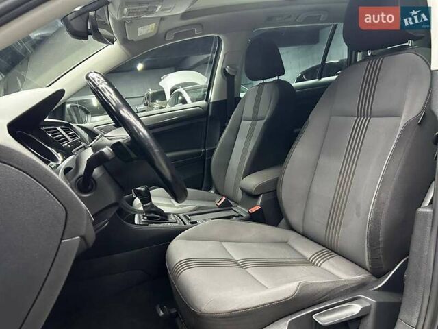 Серый Фольксваген Гольф, объемом двигателя 2 л и пробегом 213 тыс. км за 13300 $, фото 12 на Automoto.ua