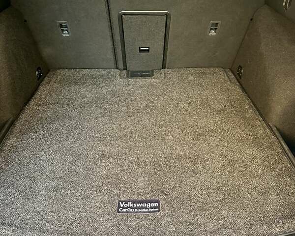 Серый Фольксваген Гольф, объемом двигателя 1.8 л и пробегом 137 тыс. км за 13999 $, фото 61 на Automoto.ua