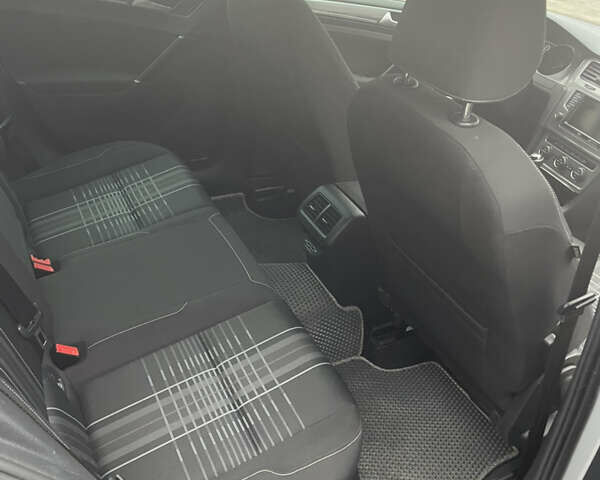 Серый Фольксваген Гольф, объемом двигателя 1.6 л и пробегом 331 тыс. км за 11200 $, фото 7 на Automoto.ua