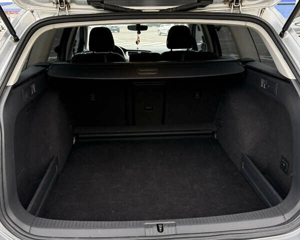 Серый Фольксваген Гольф, объемом двигателя 1.6 л и пробегом 217 тыс. км за 11500 $, фото 12 на Automoto.ua