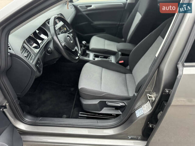 Серый Фольксваген Гольф, объемом двигателя 1.6 л и пробегом 247 тыс. км за 10800 $, фото 16 на Automoto.ua