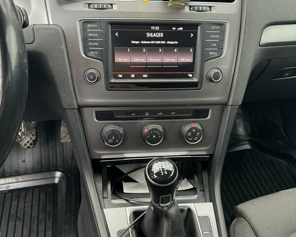 Серый Фольксваген Гольф, объемом двигателя 1.6 л и пробегом 308 тыс. км за 9100 $, фото 5 на Automoto.ua