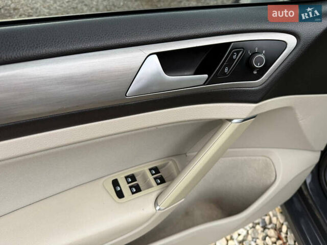 Серый Фольксваген Гольф, объемом двигателя 1.6 л и пробегом 272 тыс. км за 11200 $, фото 11 на Automoto.ua