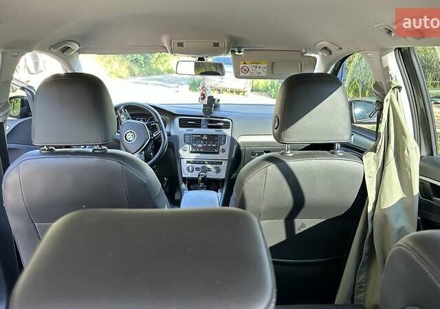 Серый Фольксваген Гольф, объемом двигателя 1.6 л и пробегом 230 тыс. км за 12900 $, фото 4 на Automoto.ua