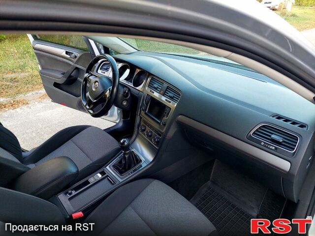 Серый Фольксваген Гольф, объемом двигателя 1.6 л и пробегом 307 тыс. км за 11300 $, фото 5 на Automoto.ua