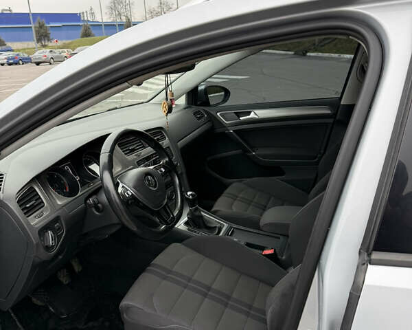 Серый Фольксваген Гольф, объемом двигателя 1.6 л и пробегом 217 тыс. км за 11500 $, фото 9 на Automoto.ua