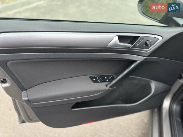 Серый Фольксваген Гольф, объемом двигателя 1.6 л и пробегом 247 тыс. км за 10800 $, фото 12 на Automoto.ua