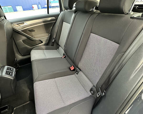 Серый Фольксваген Гольф, объемом двигателя 1.6 л и пробегом 291 тыс. км за 9800 $, фото 14 на Automoto.ua