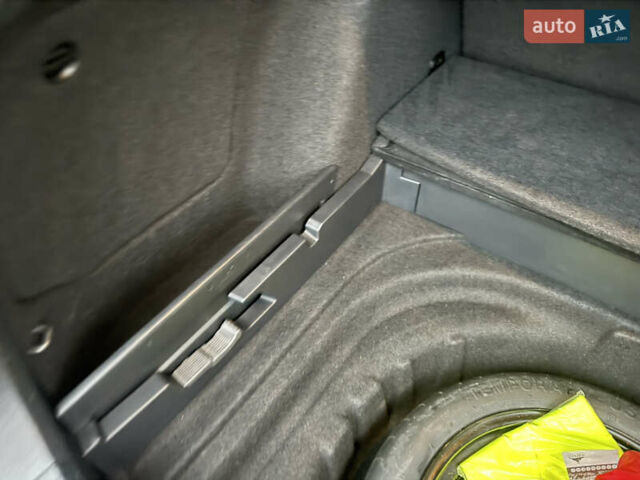 Серый Фольксваген Гольф, объемом двигателя 1.6 л и пробегом 247 тыс. км за 10800 $, фото 36 на Automoto.ua