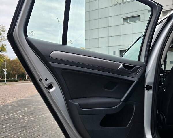 Сірий Фольксваген Гольф, об'ємом двигуна 1.6 л та пробігом 205 тис. км за 10499 $, фото 30 на Automoto.ua