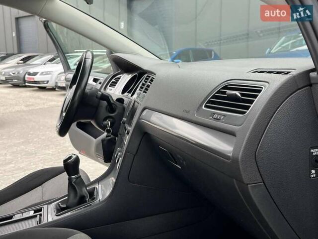 Серый Фольксваген Гольф, объемом двигателя 1.6 л и пробегом 235 тыс. км за 9800 $, фото 36 на Automoto.ua