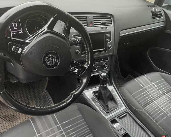 Серый Фольксваген Гольф, объемом двигателя 1.6 л и пробегом 331 тыс. км за 11200 $, фото 10 на Automoto.ua