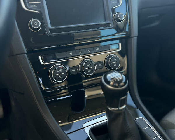 Серый Фольксваген Гольф, объемом двигателя 1.6 л и пробегом 218 тыс. км за 12900 $, фото 10 на Automoto.ua