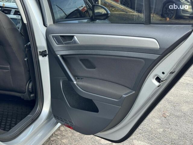 Серый Фольксваген Гольф, объемом двигателя 1.6 л и пробегом 218 тыс. км за 11890 $, фото 19 на Automoto.ua