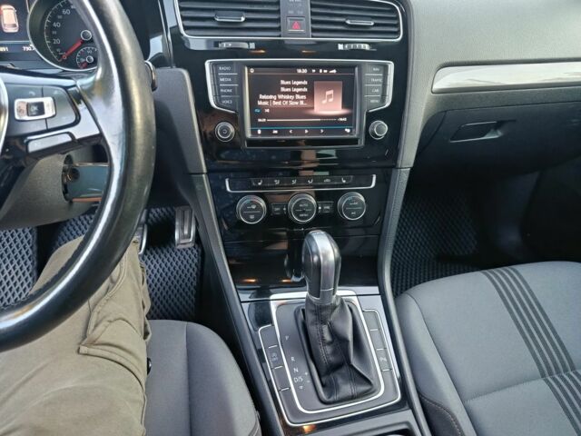 Серый Фольксваген Гольф, объемом двигателя 1.6 л и пробегом 257 тыс. км за 11600 $, фото 13 на Automoto.ua