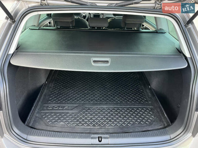 Серый Фольксваген Гольф, объемом двигателя 1.6 л и пробегом 251 тыс. км за 13500 $, фото 13 на Automoto.ua