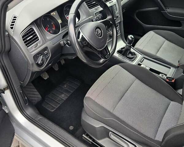 Сірий Фольксваген Гольф, об'ємом двигуна 1.6 л та пробігом 205 тис. км за 10499 $, фото 27 на Automoto.ua